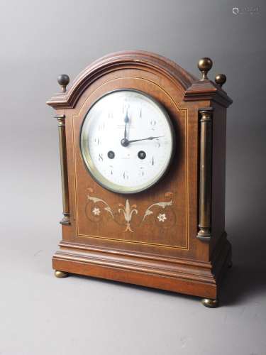 An Edwardian walnut, brass and copper inlaid mantel clock, 1...