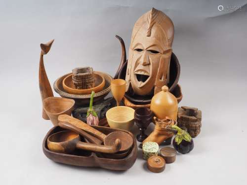 A quantity of treen, including a pair of African style masks...