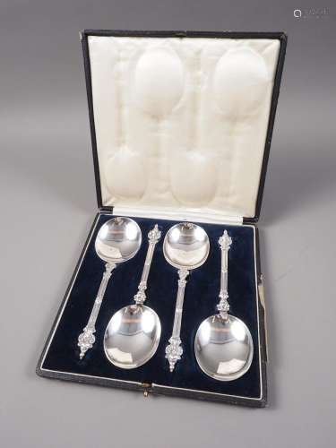 A set of four Victorian silver serving spoons, in box, 6.4oz...