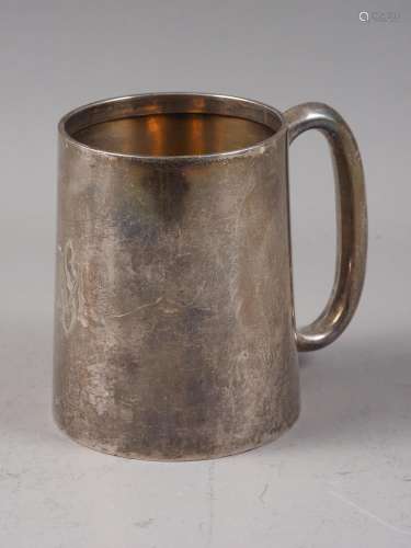 A Chester silver pint tankard, 10.8oz troy approx