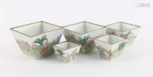 Chinese set of Nesting Square Cups, 19th century painted wit...