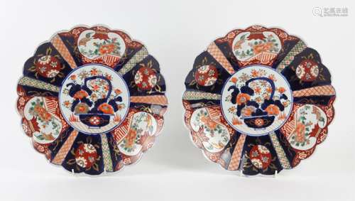 A Pair of Lobed Japanese Imari Chargers, Late Meiji period t...