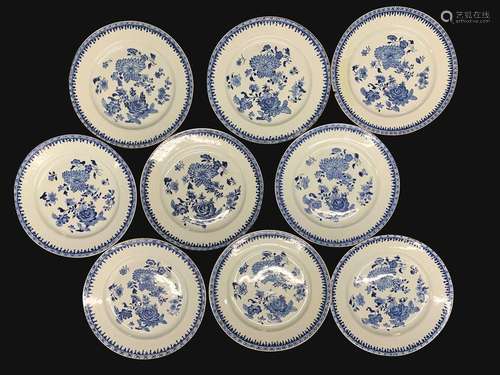 CHINEEnsemble de neufs assiettes en porcelaine décorée en bl...