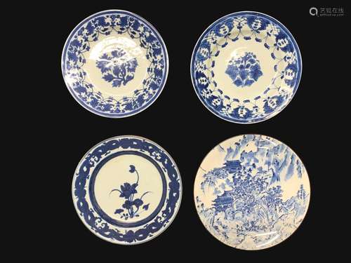 CHINEEnsemble de quatre assiettes en porcelaine décorée en b...