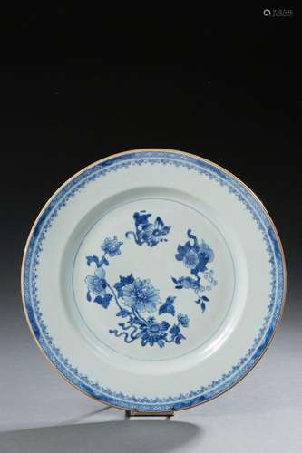 CHINEPlat circulaire en porcelaine décoré en bleu sous couve...