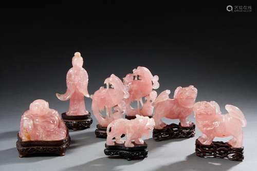 CHINE Ensemble de sculptures en quartz rose représentant une...