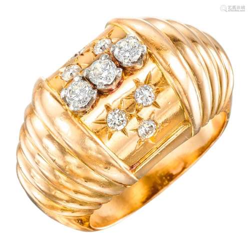 en or jaune en forme de dôme à godrons embellie de diamants ...