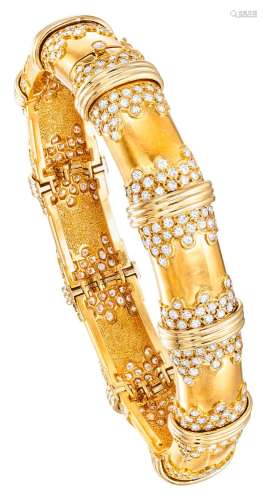 Bracelet semi rigide en or jaune composé d'éléments cyli...