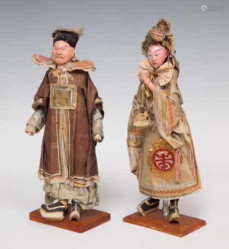 Pair of Japanese figures; century XVIII. Clay and cloth. The...