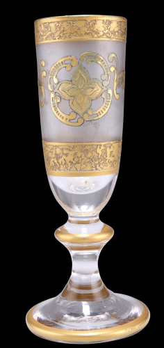 A CONTINENTAL HEAVY GILT CHAMPAGNE GLASS, the frosted taperi...