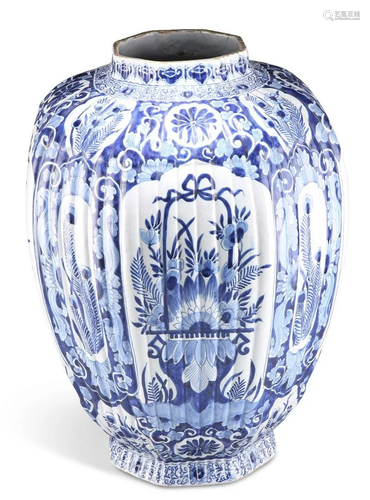 A LARGE 18TH CENTURY DUTCH DELFT BLUE AND WHITE VASE, of rib...