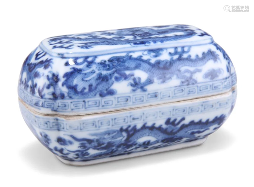 A CHINESE BLUE AND WHITE PORCELAIN SMALL CYLINDRICAL BOX AND...