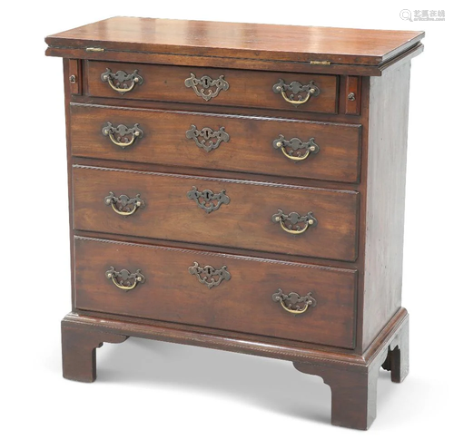 A GEORGE III MAHOGANY BACHELOR'S CHEST, of small propor...