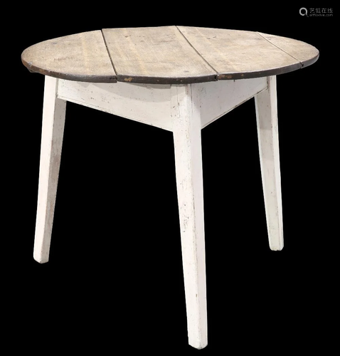 AN EARLY 19TH CENTURY OAK CRICKET TABLE, the circular top ra...