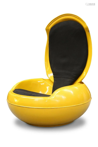 A POST-MODERNIST 'GARDEN EGG' CHAIR, OR 'SENF...