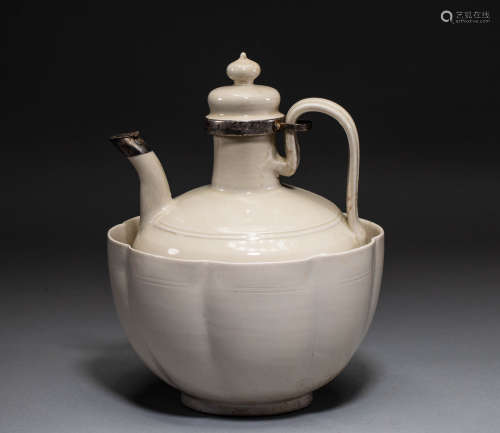 Ding Kiln warm bowl in Song Dynasty of China