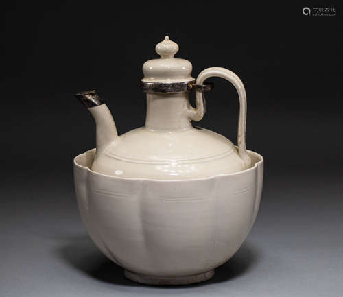 Ding Kiln warm bowl in Song Dynasty of China