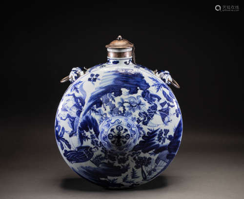 Chinese Yuan dynasty blue and white flat pot