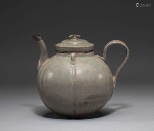 Secret color porcelain wine pot from Yue Kiln in Song Dynast...