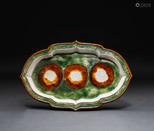 Chinese Three-color Begonia plate of liao Dynasty