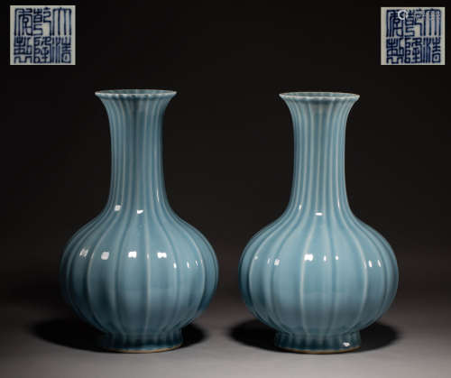 Chinese qing Dynasty blue glaze vase
