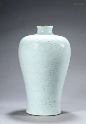 White Glaze Incised Dragon Meiping