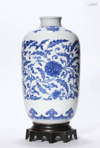 Blue And White Interlocking Flower Vase