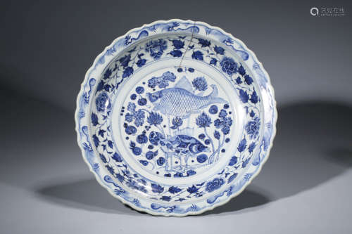 Blue And White Fish And Water Grass Plate