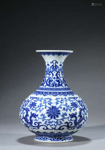 Blue And White Interlocking Dragon Vase