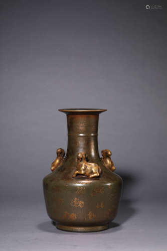 Tea-Dust Glaze Gold-Decorated Three Rams Vase