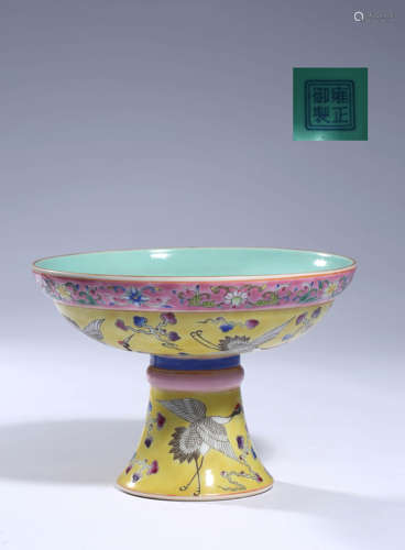 Wucai Yellow Ground Cloud And Crane Stem Cup