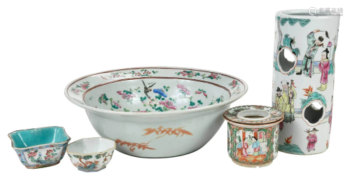 Five Chinese Famille Rose Porcelain Items