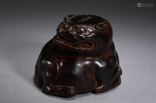 Red sandalwood auspicious beast in Qing Dynasty