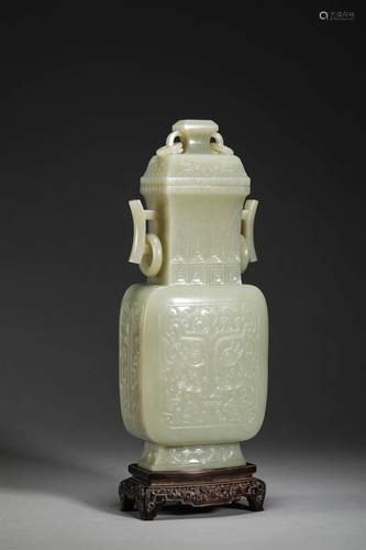 White jade vase of Qing Dynasty