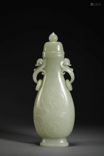 White jade vase of Qing Dynasty