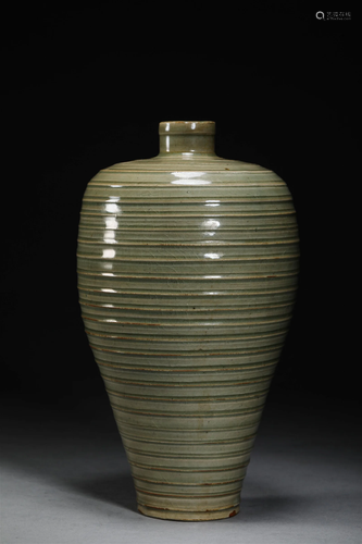 Plum vase of Longquan kiln in Song Dynasty