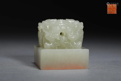 Shuanglong jade seal of Qing Dynasty