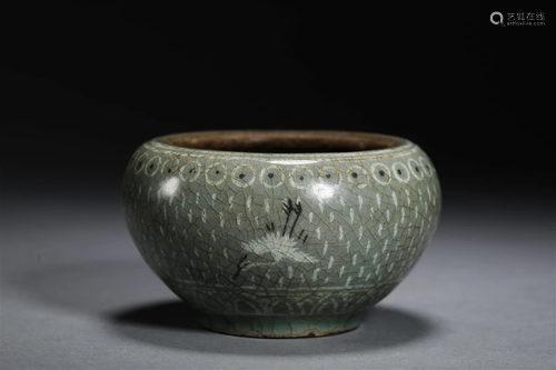 Celadon brush washing in Song Dynasty