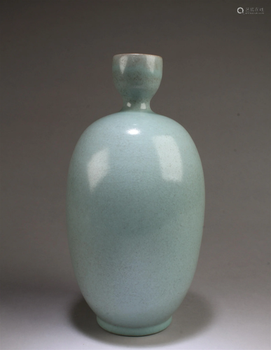 Chinese Ruyao Vase