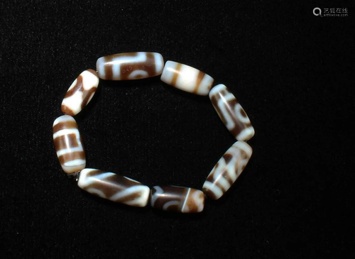 A Eight Dzi Bead Bracelet