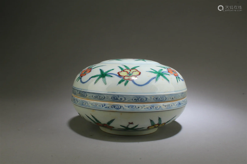 A Porcelain Round Container