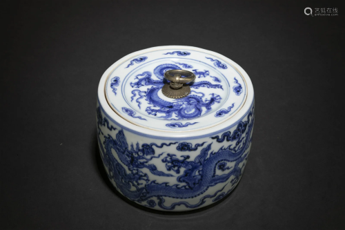 A Blue & White Porcelain Container