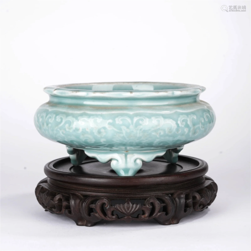 Celadon-Glazed Incised Interlocking Lotus Tripod Censer