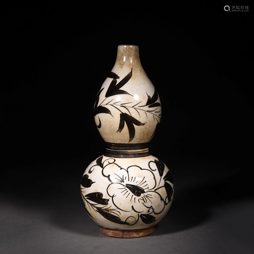 Brown Glaze Sgraffito Double-Gourd-Shaped Vase