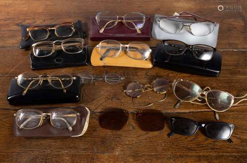 Lot de 13 paires de lunettes de vue Accidents