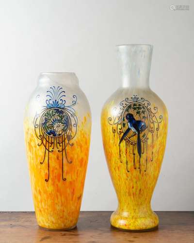 LEGRAS Lot de deux vases de forme balsutre en verre multicou...