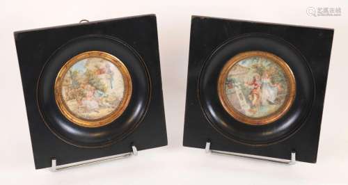 Deux miniatures représentant des scènes galantes l'une s...