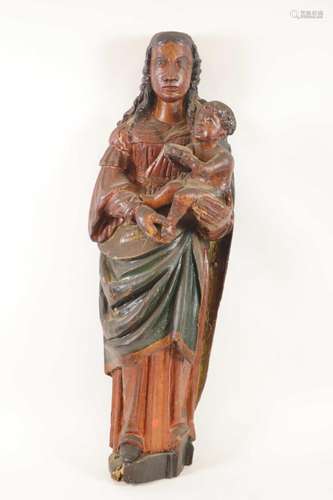 Vierge à L'Enfant en bois sculpté et polychromé. XVIIe s...