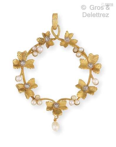 Pendentif en or jaune, formant une couronne de feuilles sert...