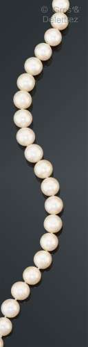 Collier composé d’un rang de perles de culture d’eau douce. ...